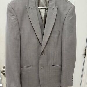 Stacy Adams 3 Piece Light Gray Suit